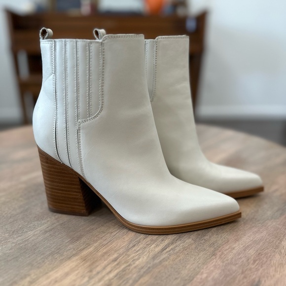 Marc Fisher white pointed toe ankle boot - Picture 8 of 8